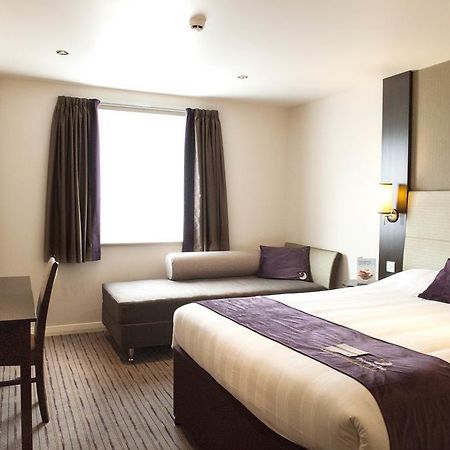 Premier Inn Dundee North Екстериор снимка
