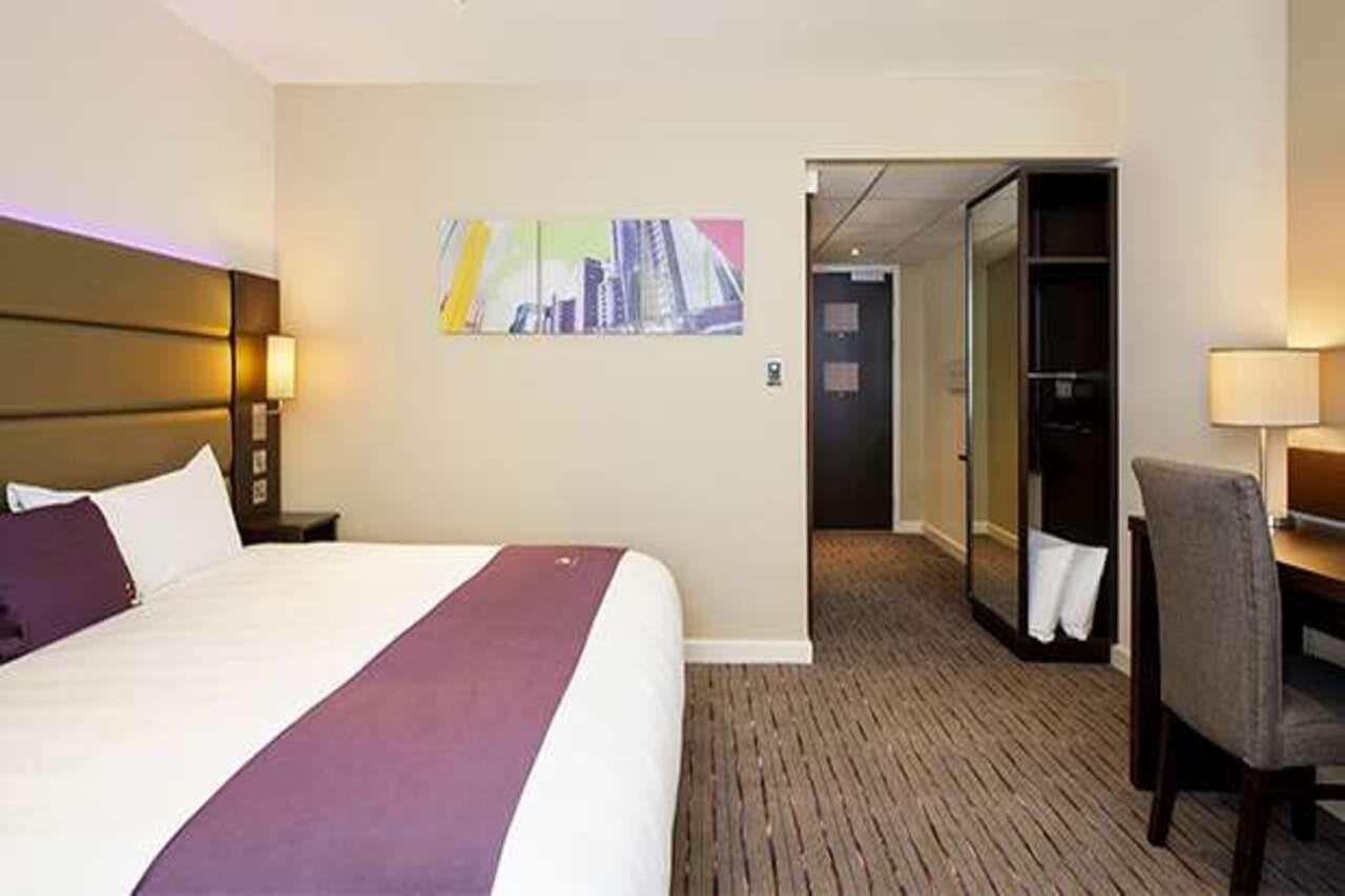 Premier Inn Dundee North Екстериор снимка