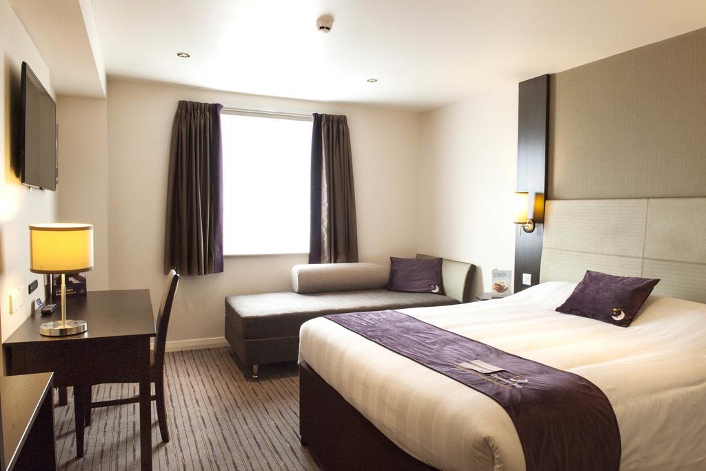 Premier Inn Dundee North Екстериор снимка