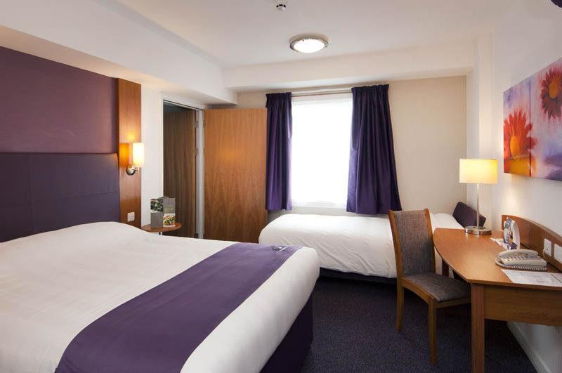 Premier Inn Dundee North Екстериор снимка