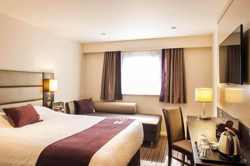Premier Inn Dundee North Екстериор снимка
